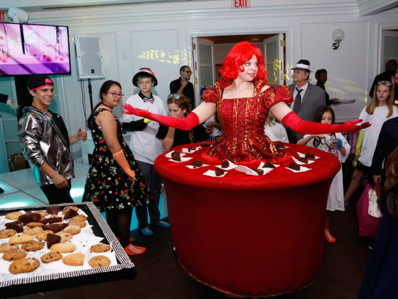 Strolling Table Servers for Hire